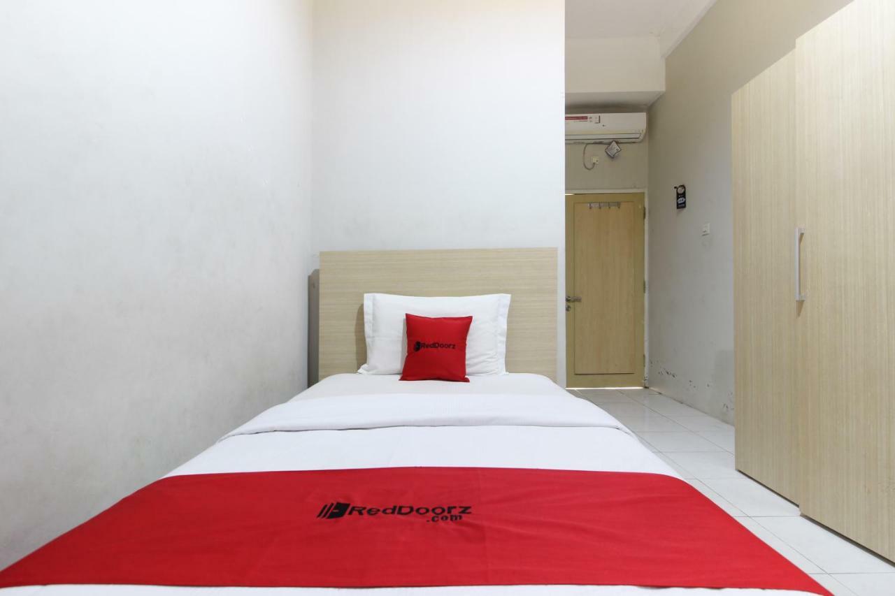 Reddoorz Plus Near Upn Jogjakarta 2 Maguwo Exterior foto